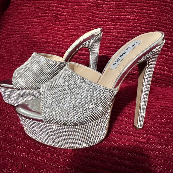 Steve Madden Glittering Silver Platform Heels - Picture 1 of 4